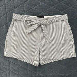 EUC Banana Republic Seersucker Tie Waist Shorts Size 8